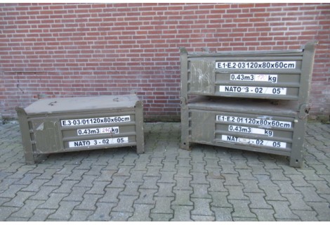 Stalen bak met deksel. NATO. Used